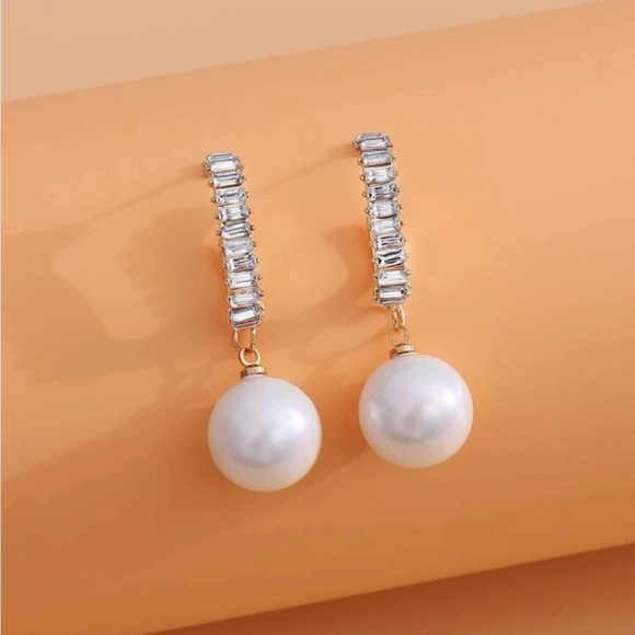 Jewelry - RHINESTONES decor faux pearl earrings